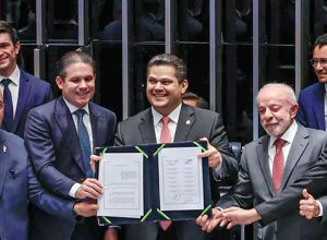 “Nós precisamos fazer uma homenagem a um grande ser humano, a um grande brasileiro que esteve,...