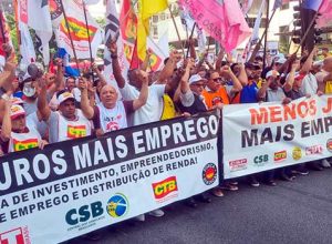 Atualmente, a taxa básica de juros está em quinze por cento ao ano, cenário que, portanto, lim...