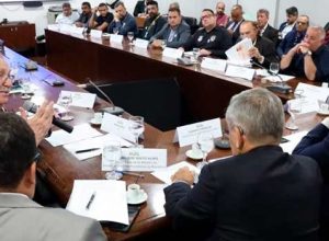 Direitos sindicais e e trabalhistas garantidos por meio de contrato de trabalho que inclua direi...